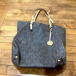 Michael kors medium size satchel